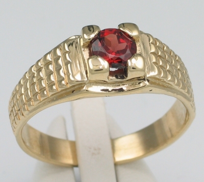 Garnet 9ct Ring  M90357  SOLD 1