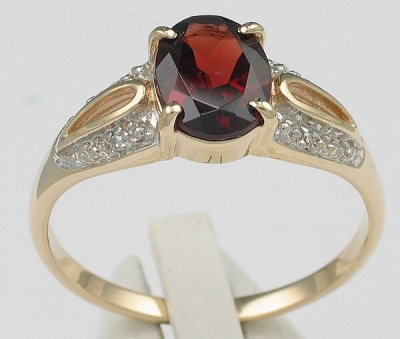 Garnet & Diamond 9ct Ring   M90835 SOLD 1