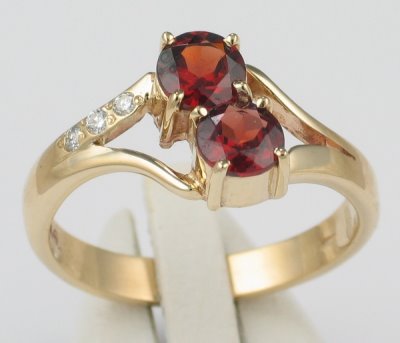9ct Garnet & Diamond Ring.    M90836 SOLD 1